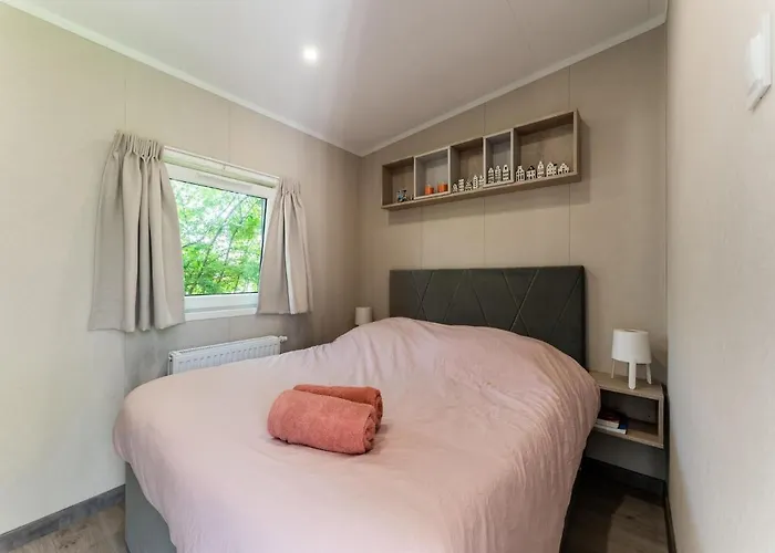 Luxury Near Ouddorp With Garden Vakantiehuis